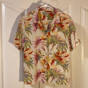 Beautiful silk Tommy Bahama classic Hawaii shirt!